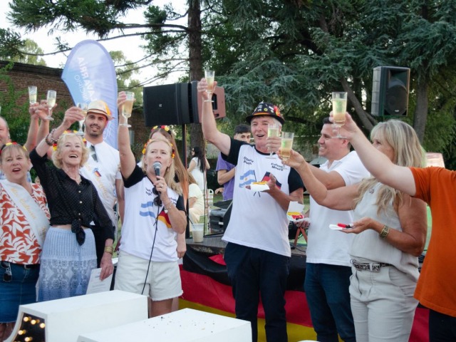 Colonia Hinojo celebr� su 148� aniversario con un masivo festejo